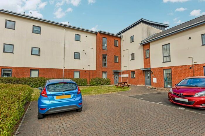 2 Bedroom Flat To Rent In Foxtail Road, Waterlooville, PO7