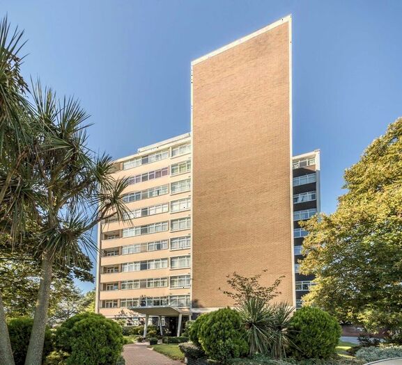 2 Bedroom Flat To Rent In The Knoll, London, W13