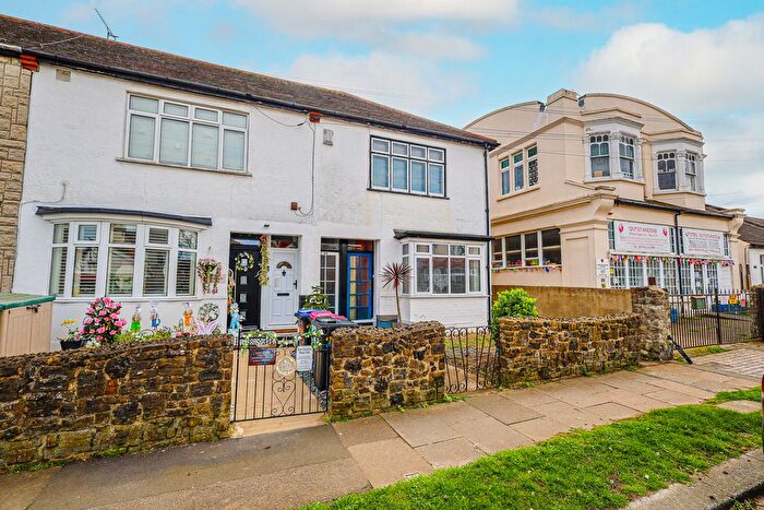 2 Bedroom Flat For Sale In Crossfield Road, Southend-On-Sea, SS2