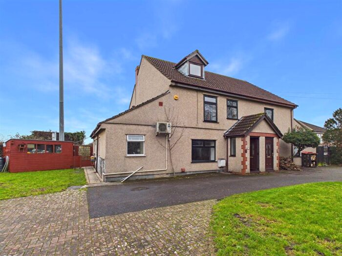 3 Bedroom Semi Detached House For Sale In Quarry Road, Hanham, Bristol, BS15