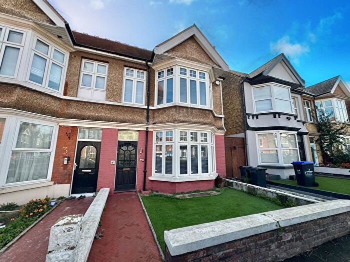 4 Bedroom Semi-detached House To Rent In Lyndhurst Avenue, Cliftonville, Margate, Kent, CT9
