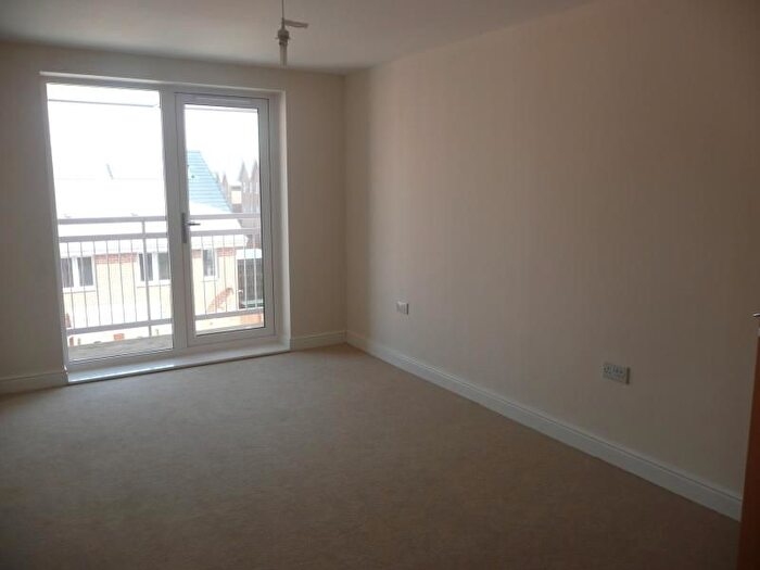 2 Bedroom Flat To Rent In Drummond Grove, Willesborough, Ashford, Kent, TN24