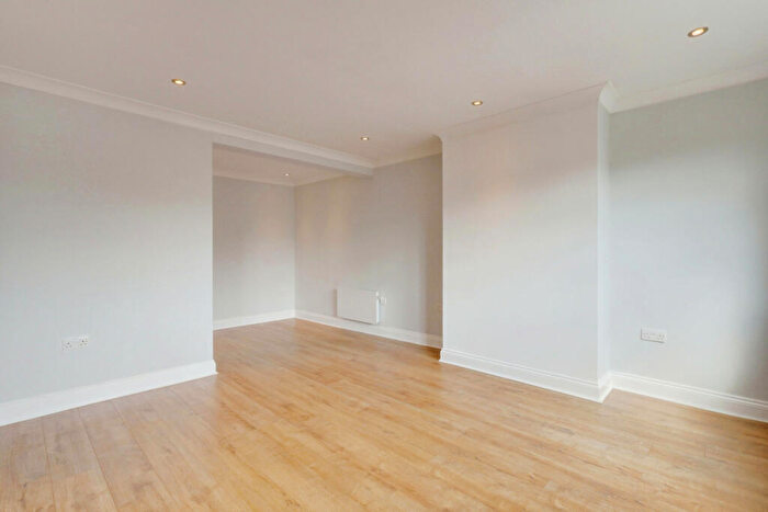 2 Bedroom Flat For Sale In London Road, Hadleigh, SS7