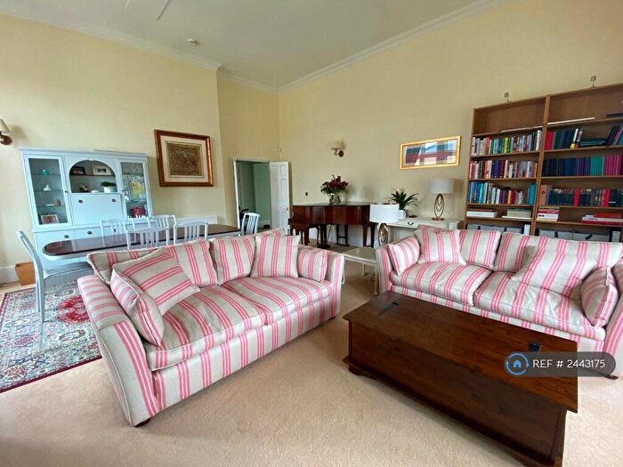 2 Bedroom Flat To Rent In Victoria Court, Redhill, RH1