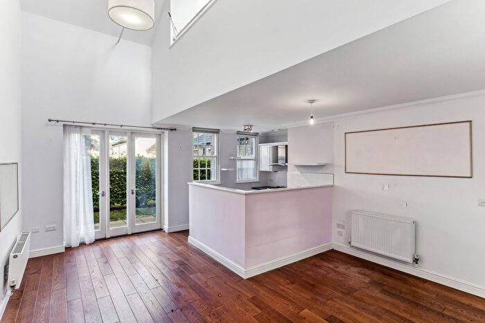 2 Bedroom Flat For Sale In Kingsley Avenue, Fairfield, Hitchin, SG5