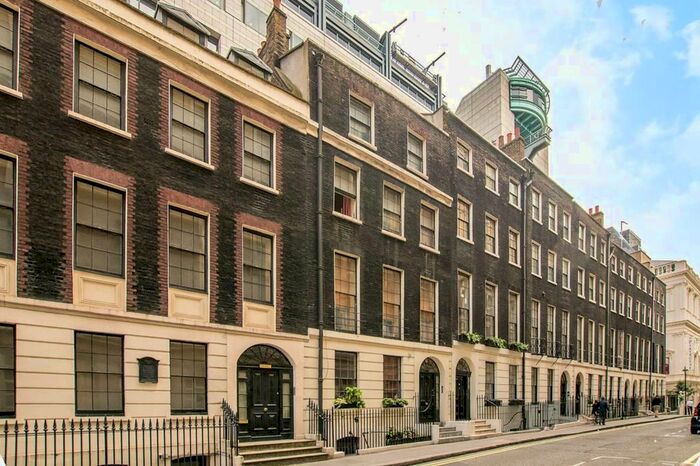 1 Bedroom Flat To Rent In Craven Street, City Of Westminster, Trafalger Square, London, WC2N
