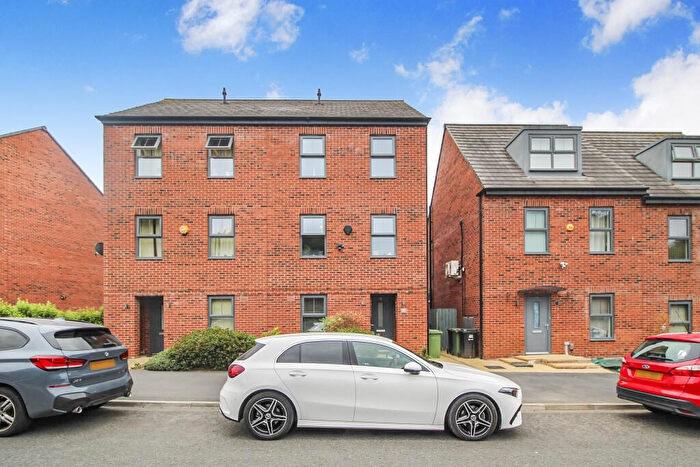 4 Bedroom Semi-Detached House For Sale In Magnolia Road, Seacroft, Leeds, LS14