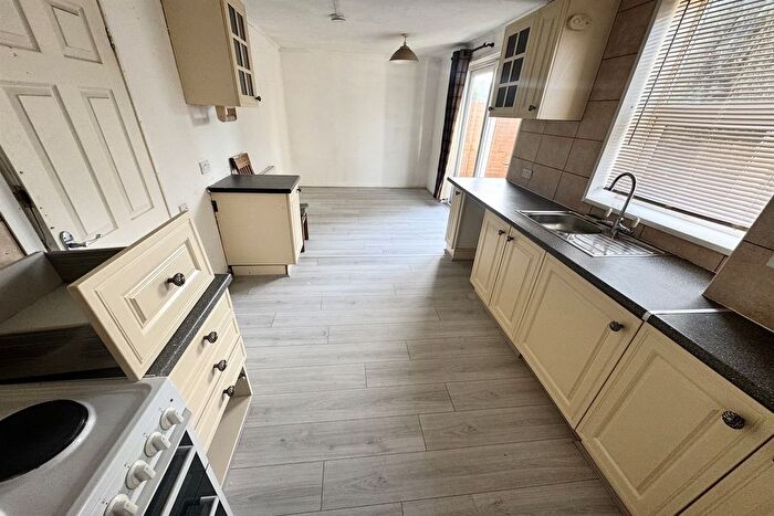 3 Bedroom Semi-Detached House To Rent In Whitchurch Way, CV4