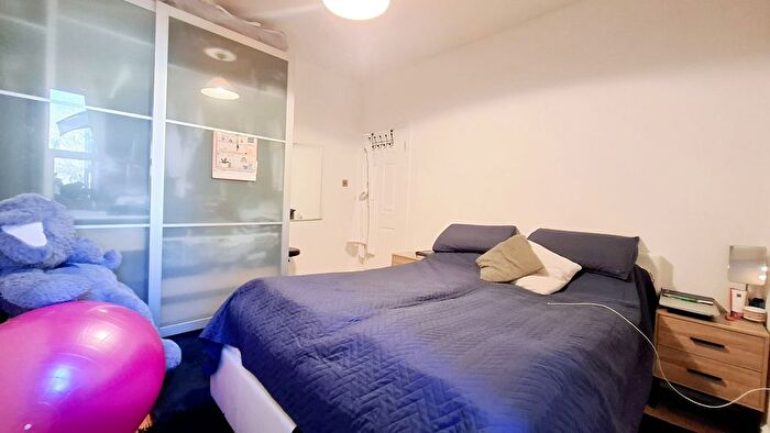 2 Bedroom Flat To Rent In Deacon Road, London, NW2