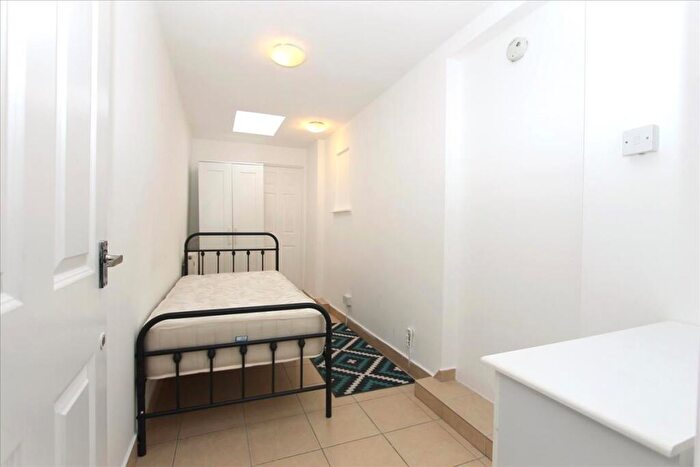 Studio To Rent In Haselbury Road, London, N9