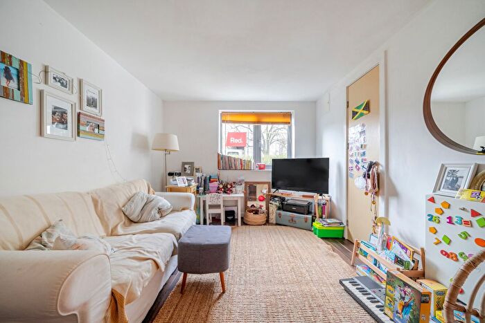 1 Bedroom Flat For Sale In Peckham Rye, Peckham, London, SE15