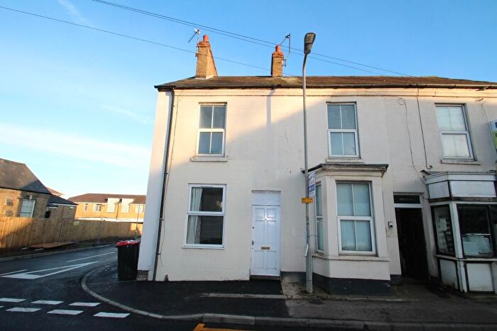 2 Bedroom Semi Detached House For Sale In Simpson Road, Fenny Stratford, Bletchley, MK2