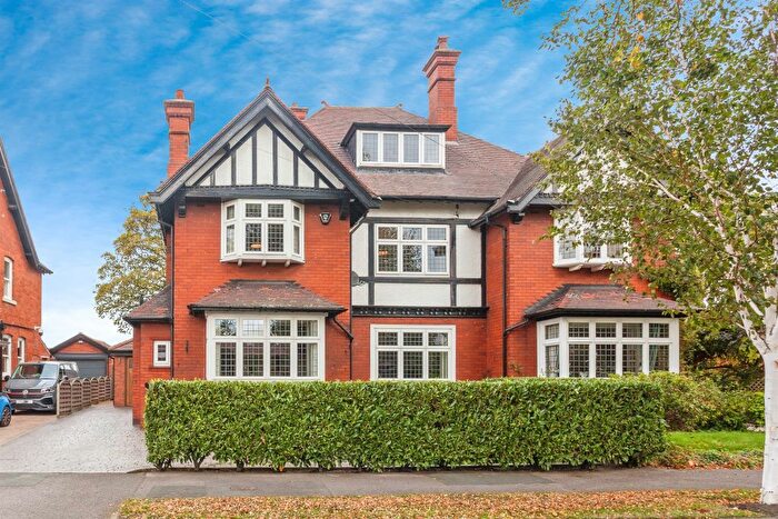 4 Bedroom Semi-detached House For Sale In Richmond Road, Wakefield, WF1