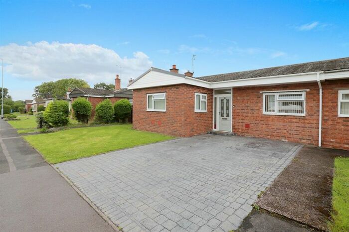 3 Bedroom Semi-Detached Bungalow For Sale In East Road, Brinsford, Wolverhampton, WV10