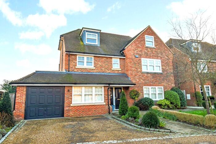 5 Bedroom Detached House For Sale In Dorneywood Close, Burnham, SL1