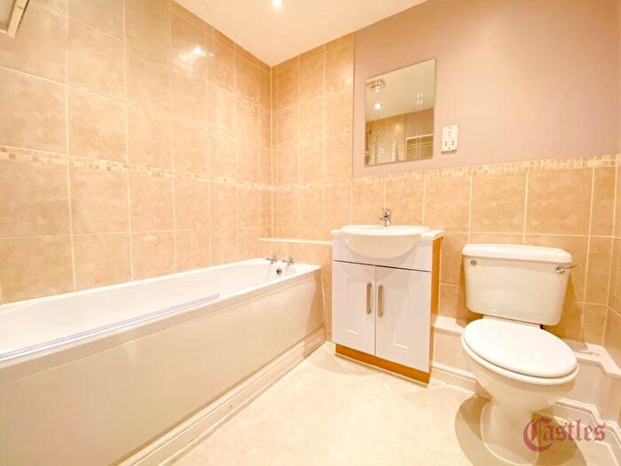 1 Bedroom Flat For Sale In Burrows Chase, Waltham Abbey, EN9