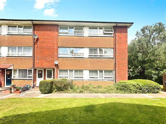 3 Bedroom Maisonette For Sale In Strode Street, Egham, Surrey, TW20