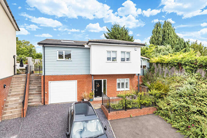 3 Bedroom Detached House For Sale In Wilsom Road, Alton, Hampshire, GU34