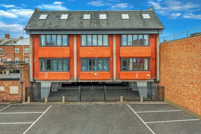 Studio To Rent In Chertsey, Surrey, KT16