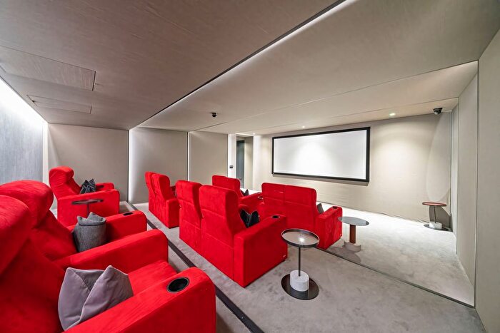 1 Bedroom Flat For Sale In Lincoln Apartments, Fountain Park Way, London, W12
