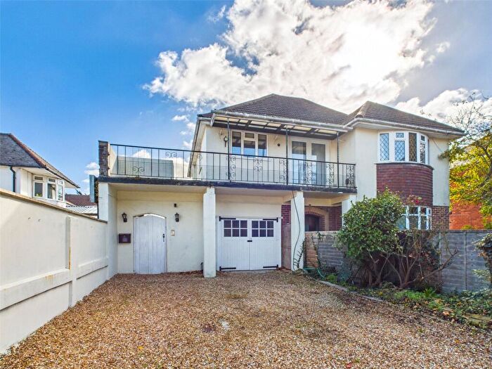 3 Bedroom Maisonette For Sale In Beaulieu Road, Christchurch, Dorset, BH23