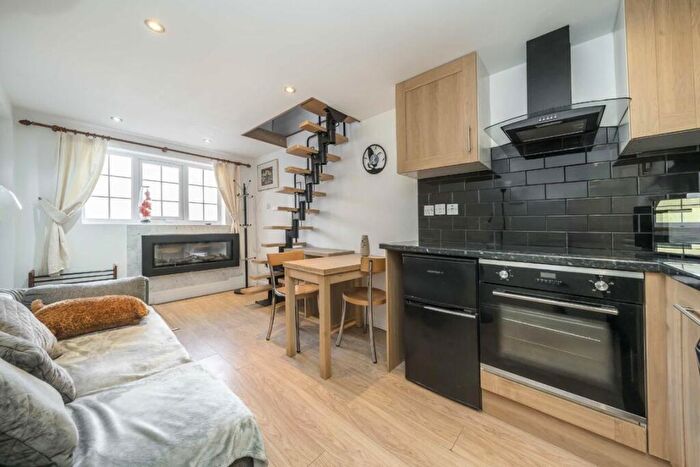 1 Bedroom Flat To Rent In Kinderton Close, Southgate, N14