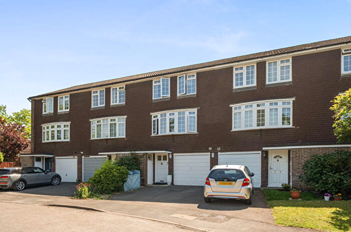 4 Bedroom Terraced House For Sale In Jason Close, Weybridge, Surrey, KT13