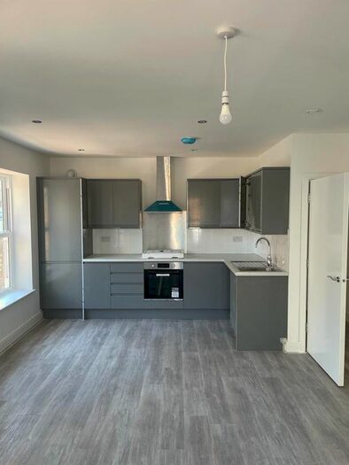 2 Bedroom Flat To Rent In Upton Lane, Forest Gate, E7