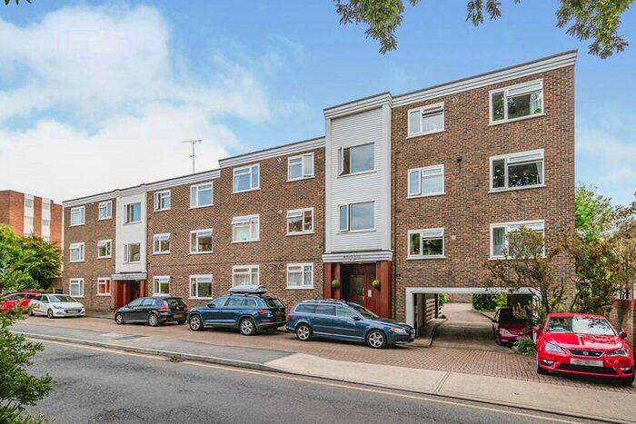 2 Bedroom Flat To Rent In South Bank, Surbiton, Surrey, KT6