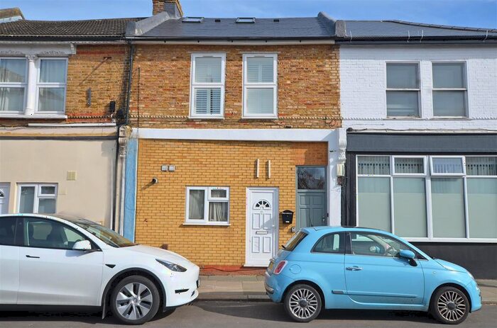 Studio To Rent In Stanley Road, Teddington, TW11