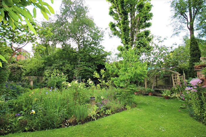 2 Bedroom Flat To Rent In The Park, N6