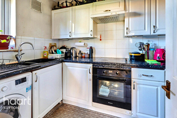 1 Bedroom Flat For Sale In Cheam Road, Sutton, SM1