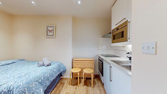 Studio To Rent In Ash Grove, London, NW2
