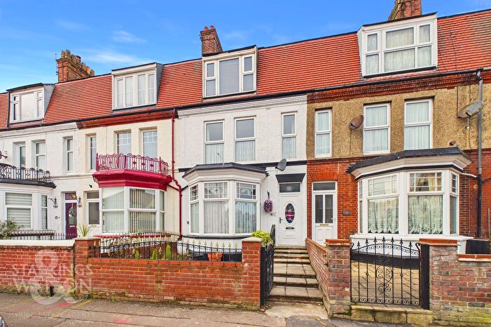 7 Bedroom Terraced House For Sale In North Denes Road, Great Yarmouth, NR30