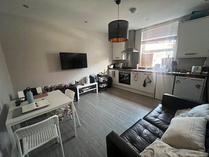 2 Bedroom End Of Terrace House To Rent In Autumn Grove, Leeds, LS6