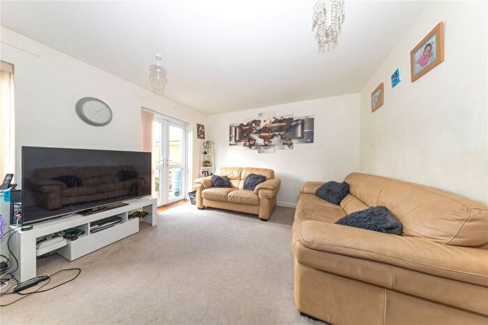 2 Bedroom Terraced House For Sale In Someries Hill, Luton, Bedfordshire, LU2