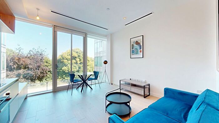 1 Bedroom Flat To Rent In Great West Road, Brentford, TW8