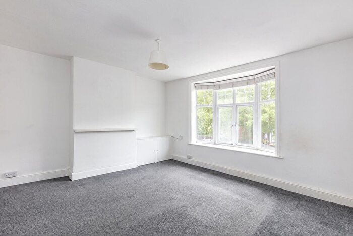 3 Bedroom Flat To Rent In Frimley High Street, Frimley, GU16