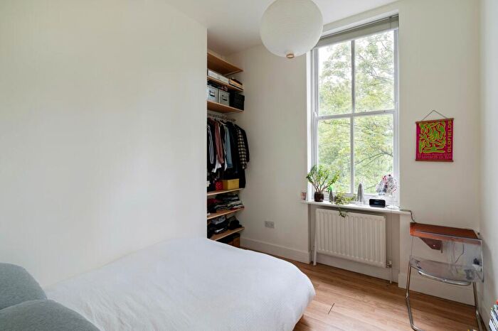 3 Bedroom Apartment For Sale In Old Ford Road, London, E2 - Photo 12