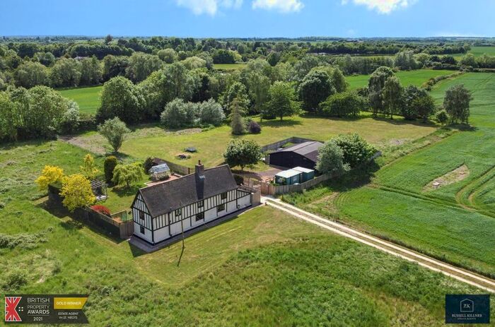 4 Bedroom Detached House For Sale In Moat Cottage, The Lane, Wyboston, MK44