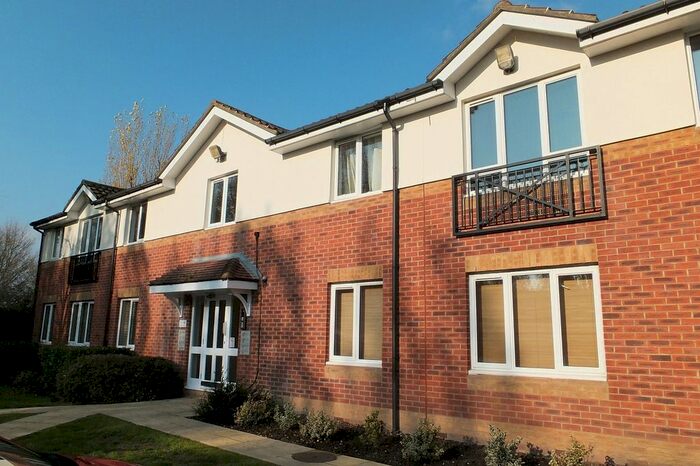 1 Bedroom Flat To Rent In Pacific Close, Feltham, Middlesex, TW14