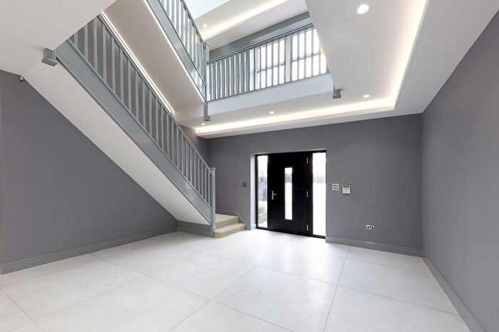 6 Bedroom Detached House To Rent In Burgess Wood Road South, Beaconsfield, Buckinghamshire, HP9