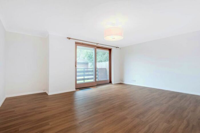 2 Bedroom Ground Flat To Rent In Rectory Road, Beckenham, BR3