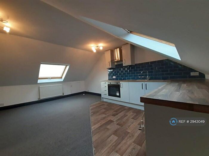 1 Bedroom Flat To Rent In Chandos Square, Broadstairs, CT10