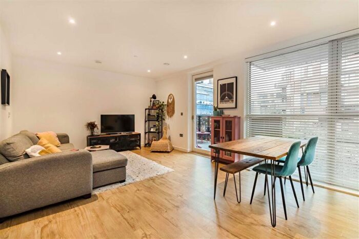 2 Bedroom Flat For Sale In Danson Mews, Elephant And Castle, SE17