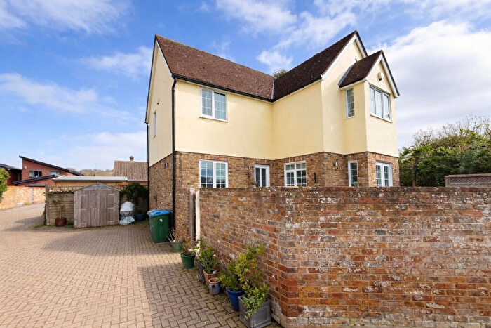 3 Bedroom Detached House For Sale In Main Road South, Dagnall, HP4