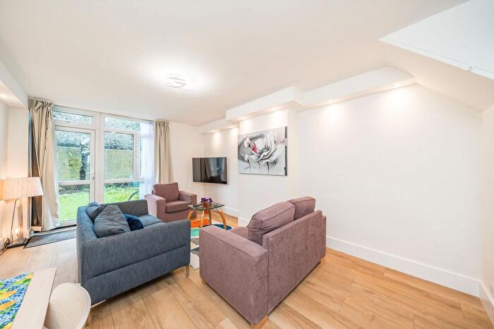 3 Bedroom Flat For Sale In South Lambeth Road, Stockwell, SW8