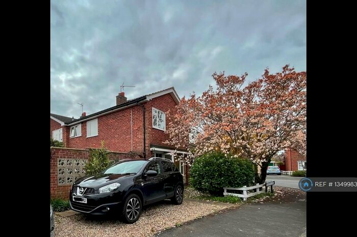 3 Bedroom Semi-Detached House To Rent In Kensington Close, Oadby, Leicester, LE2