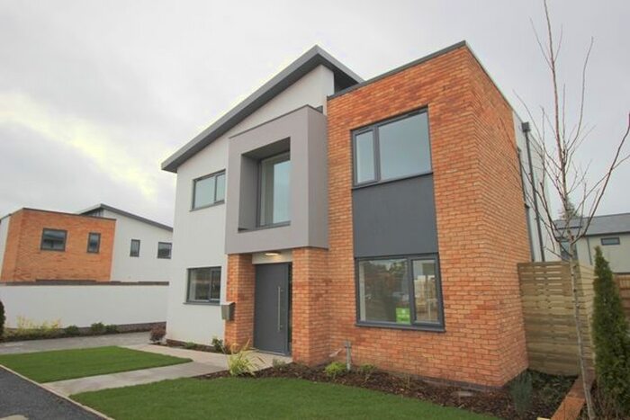 3 Bedroom Detached House To Rent In The Green, Exeter, EX2