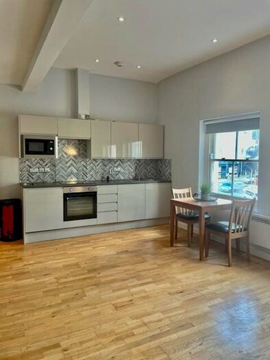 Apartment To Rent In Upper Maudlin Street, Bristol, BS2